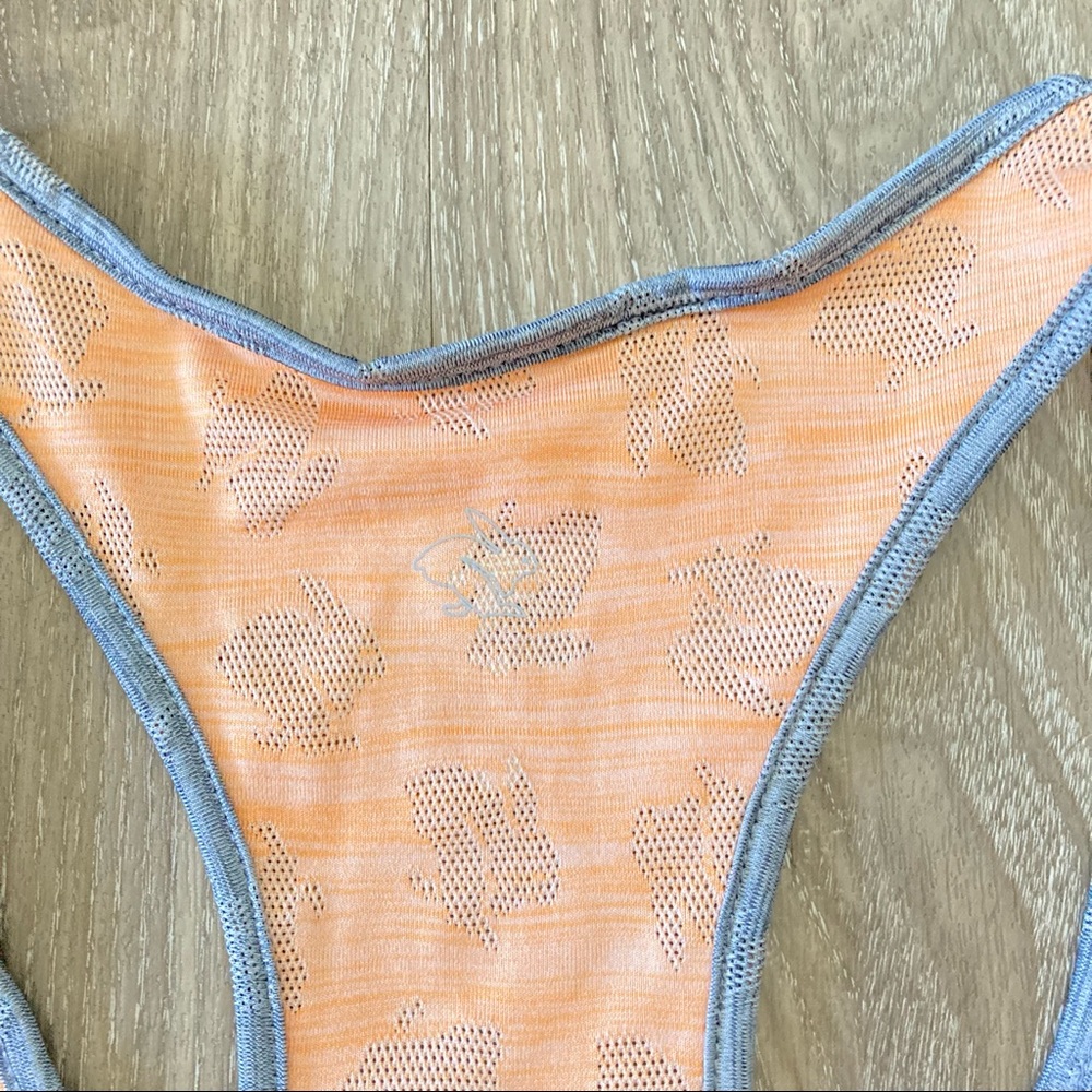 Rabbit Women's Bunny Hop Runners Tank Top. Large - Picture 7 of 10